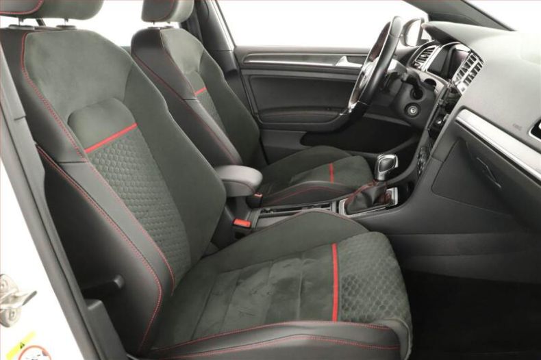 Volkswagen Golf - hlavní fotka