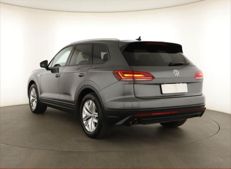 Volkswagen Touareg - hlavní fotka