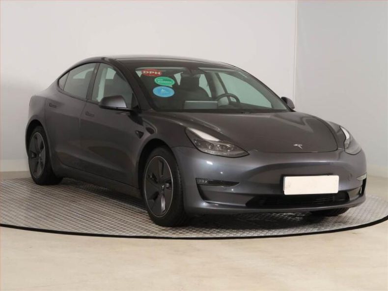 Tesla Model 3 - hlavní foto