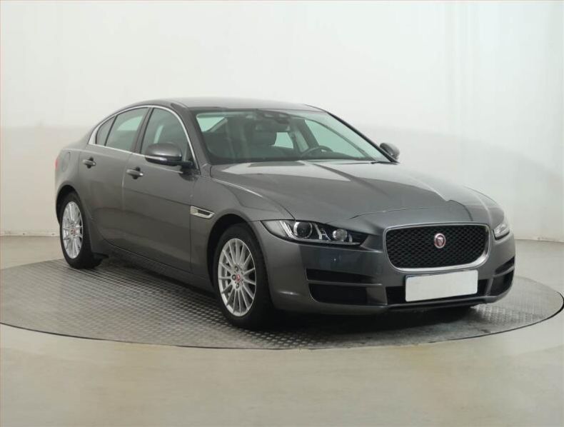 Jaguar XE - hlavní fotka inzerátu