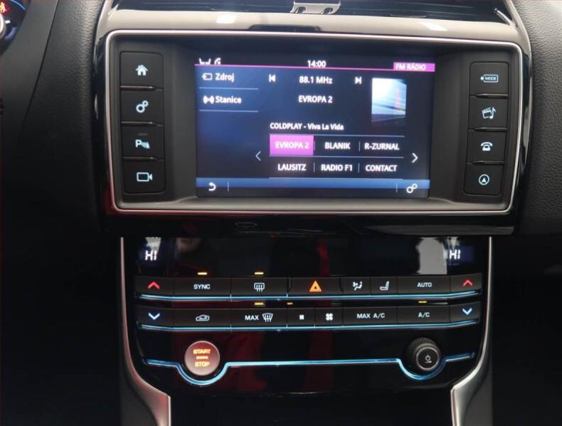 Jaguar XE - hlavní fotka