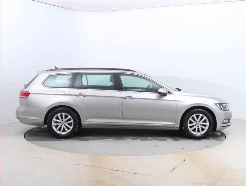 Volkswagen Passat - hlavní fotka