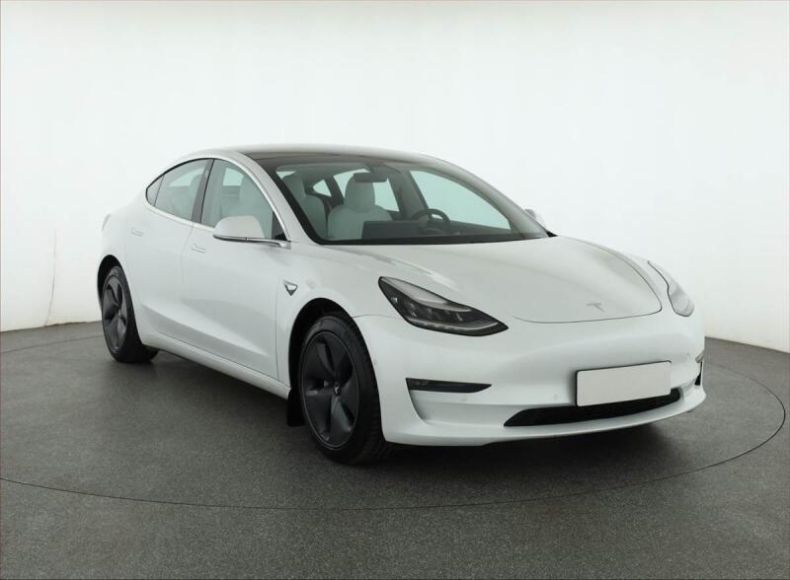 Tesla Model 3 - hlavní foto