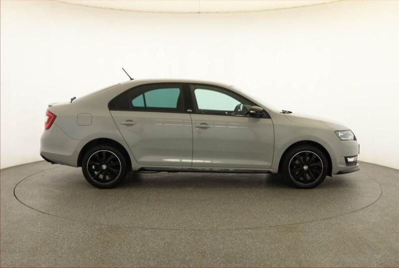 Škoda Rapid - hlavní fotka