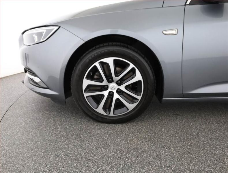 Opel Insignia - hlavní fotka