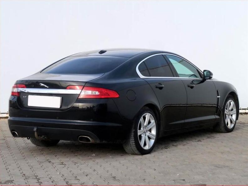 Jaguar XF - hlavní fotka