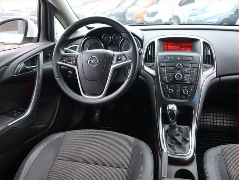 Opel Astra - hlavní fotka