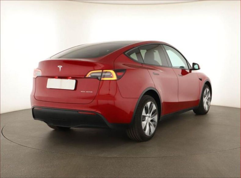 Tesla Model Y - hlavní fotka