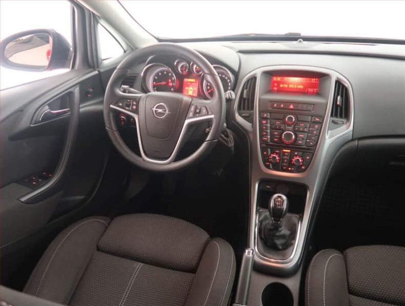 Opel Astra - hlavní fotka