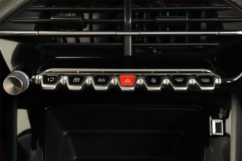 Peugeot 208 - hlavní fotka