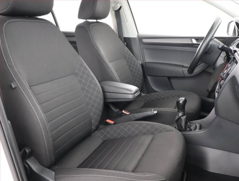 Škoda Rapid - hlavní fotka