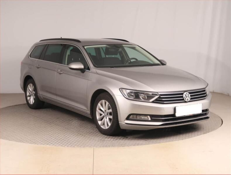 Volkswagen Passat - hlavní foto