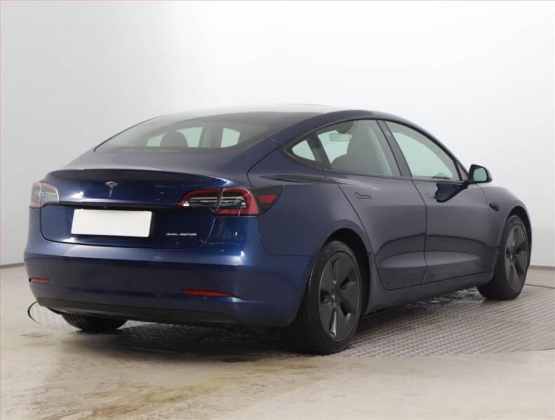 Tesla Model 3 - hlavní fotka
