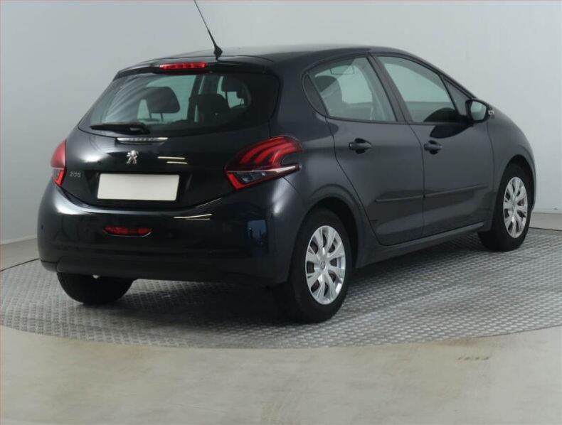 Peugeot 208 - hlavní fotka