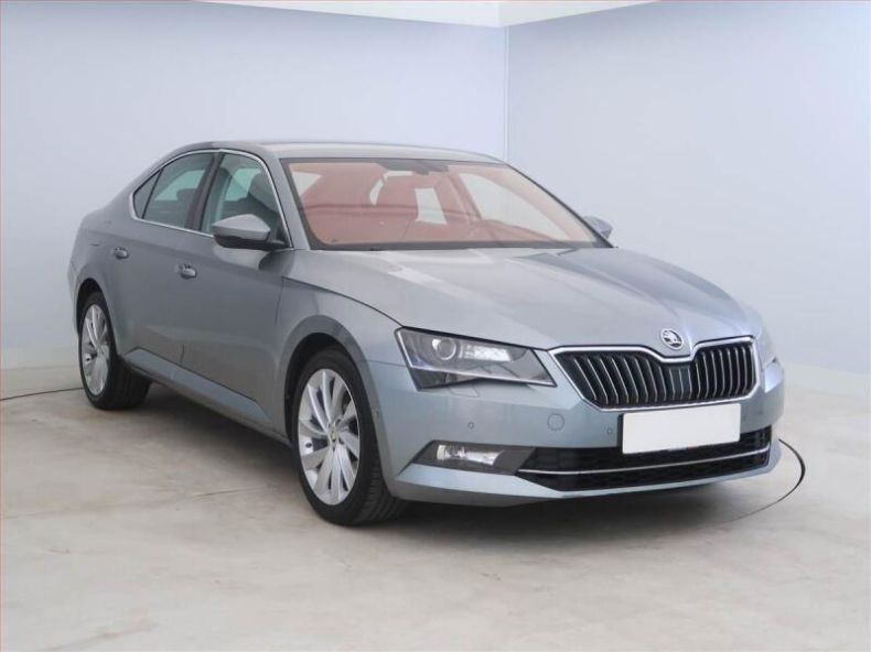 Škoda Superb - hlavní foto