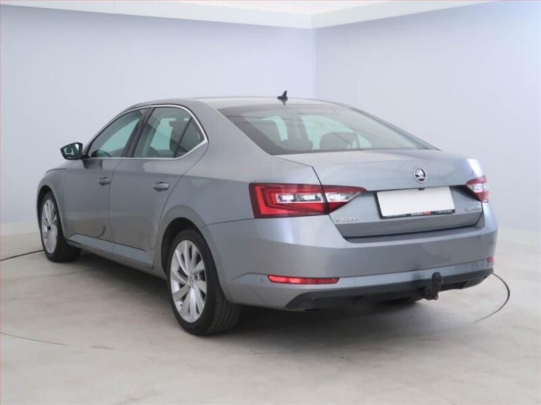 Škoda Superb - hlavní fotka
