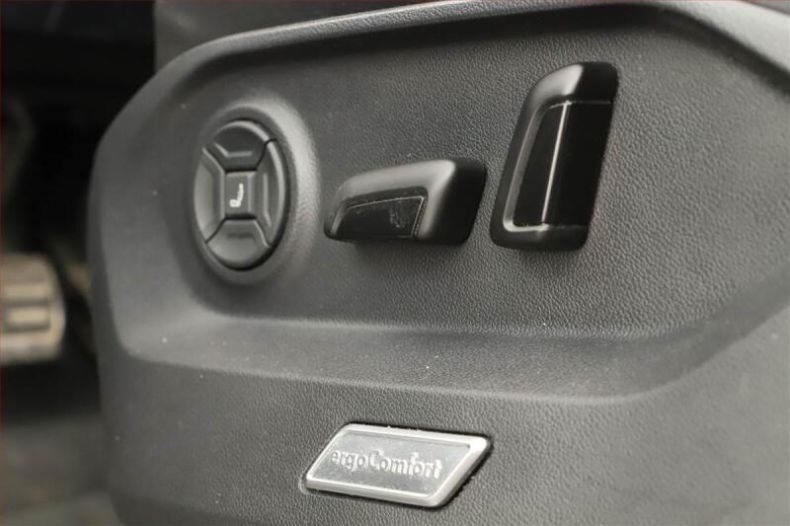Volkswagen Touareg - hlavní fotka
