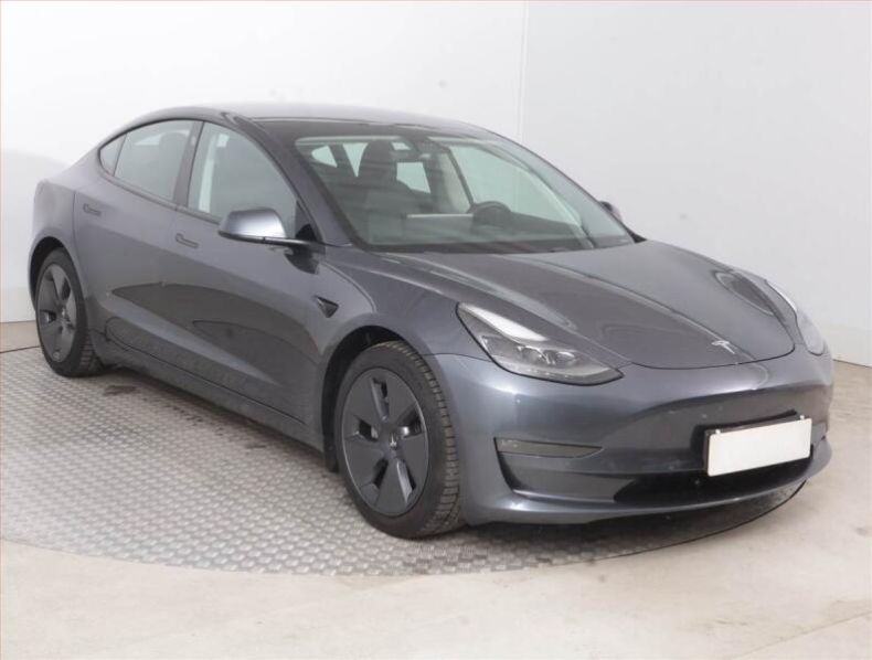 Tesla Model 3 - hlavní foto