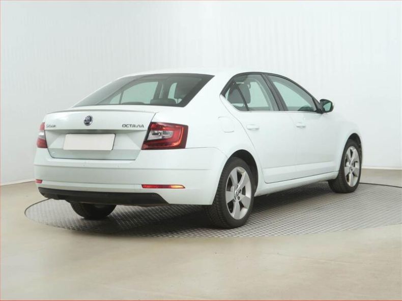 Škoda Octavia - hlavní fotka