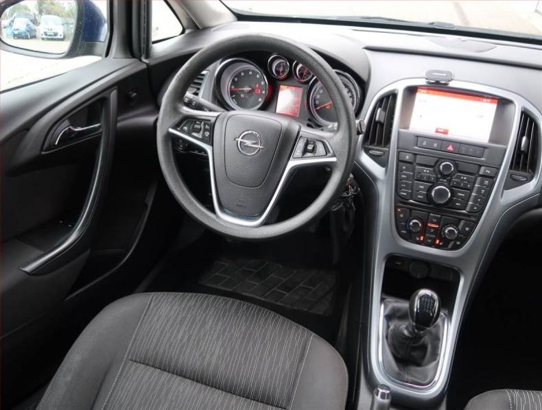 Opel Astra - hlavní fotka