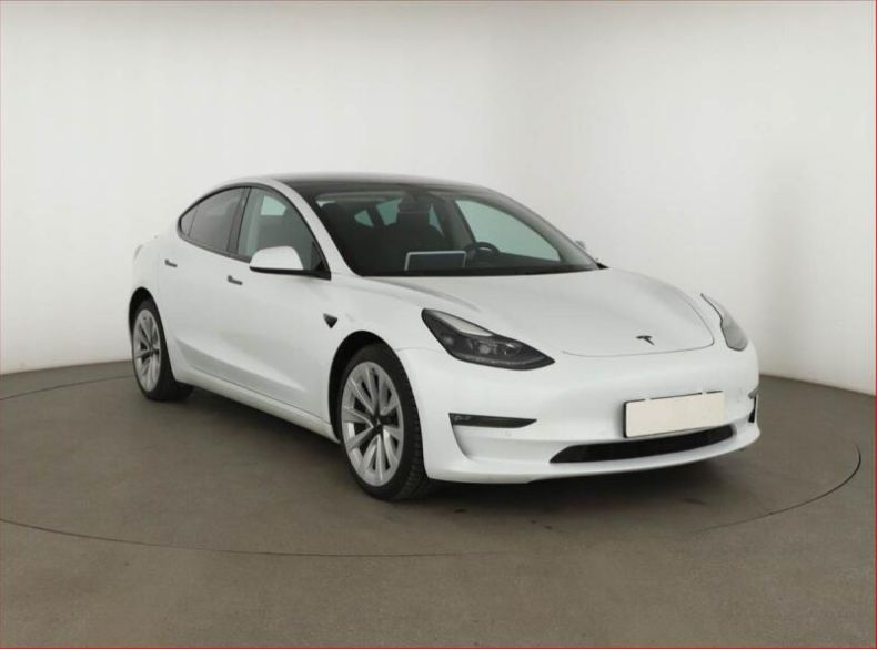 Tesla Model 3 - hlavní foto