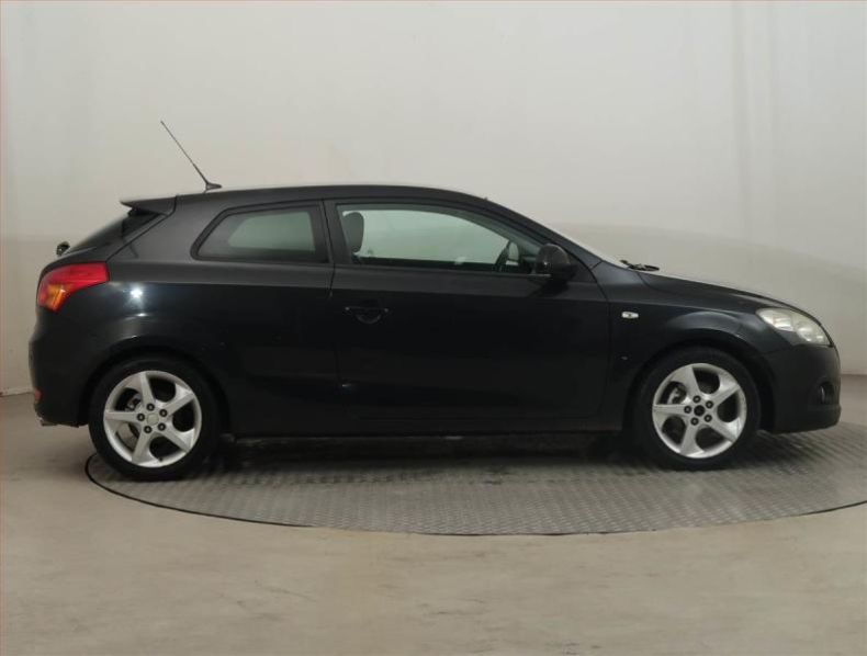 Kia Cee'd - hlavní fotka