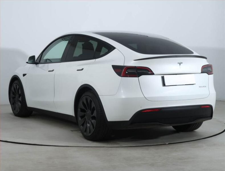 Tesla Model Y - hlavní fotka