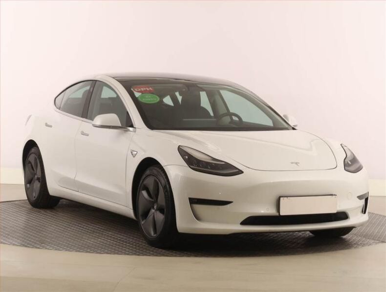 Tesla Model 3 - hlavní foto