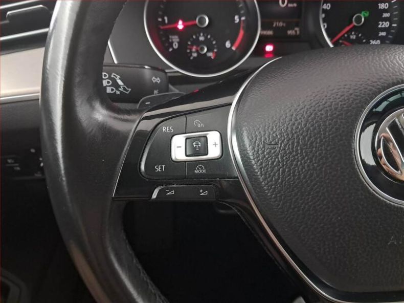 Volkswagen Passat - hlavní fotka
