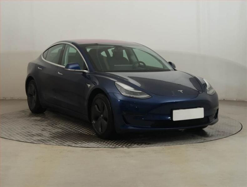 Tesla Model 3 - hlavní foto