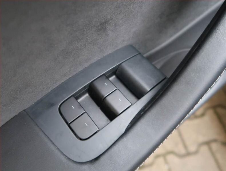 Tesla Model 3 - hlavní fotka