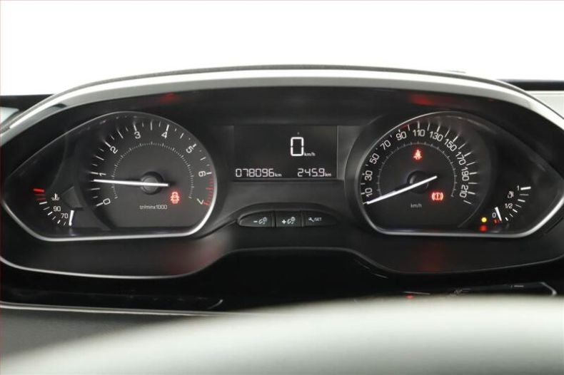 Peugeot 208 - hlavní fotka