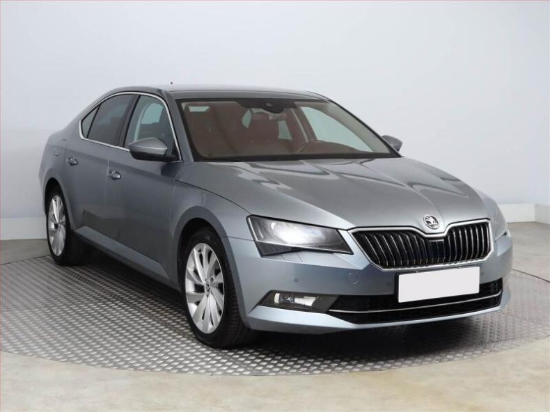 Škoda Superb - hlavní foto