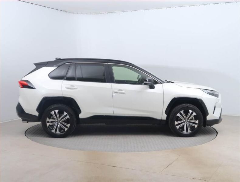 Toyota RAV 4 - hlavní fotka