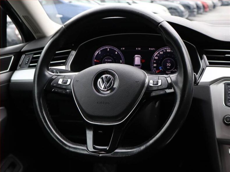 Volkswagen Passat - hlavní fotka