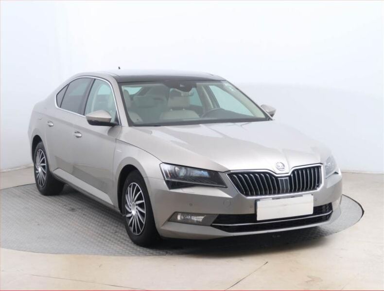 Škoda Superb - hlavní foto