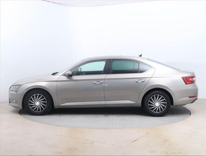 Škoda Superb - hlavní fotka