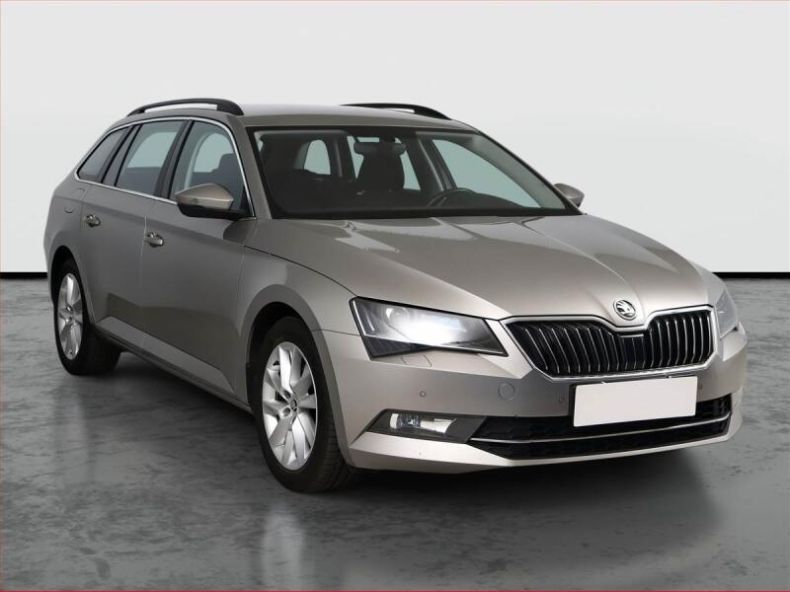 Škoda Superb - hlavní foto