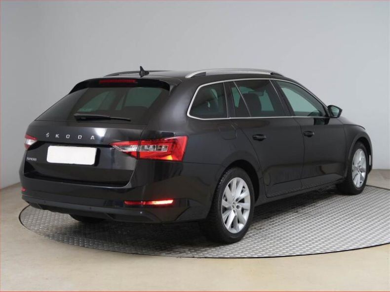 Škoda Superb - hlavní fotka