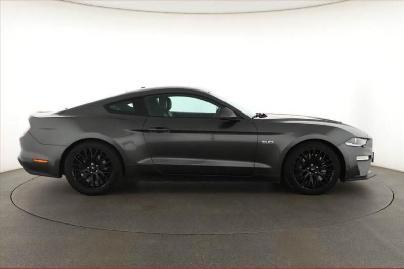 Ford Mustang - hlavní fotka