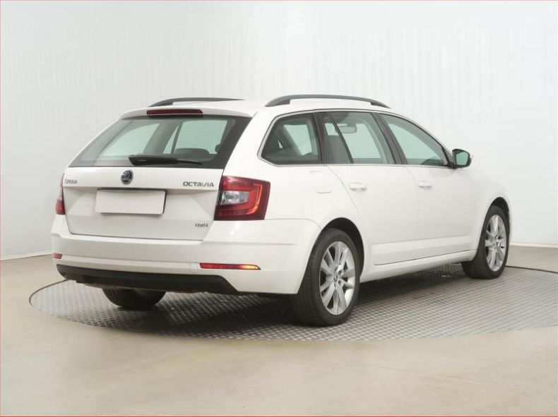 Škoda Octavia - hlavní fotka