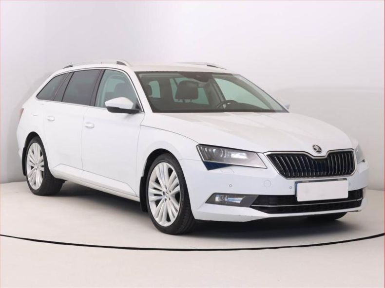 Škoda Superb - hlavní foto