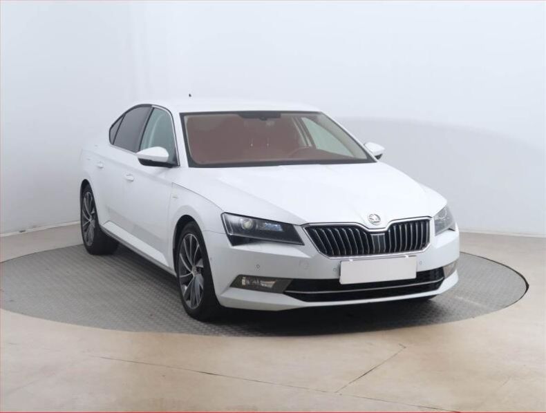 Škoda Superb - hlavní foto