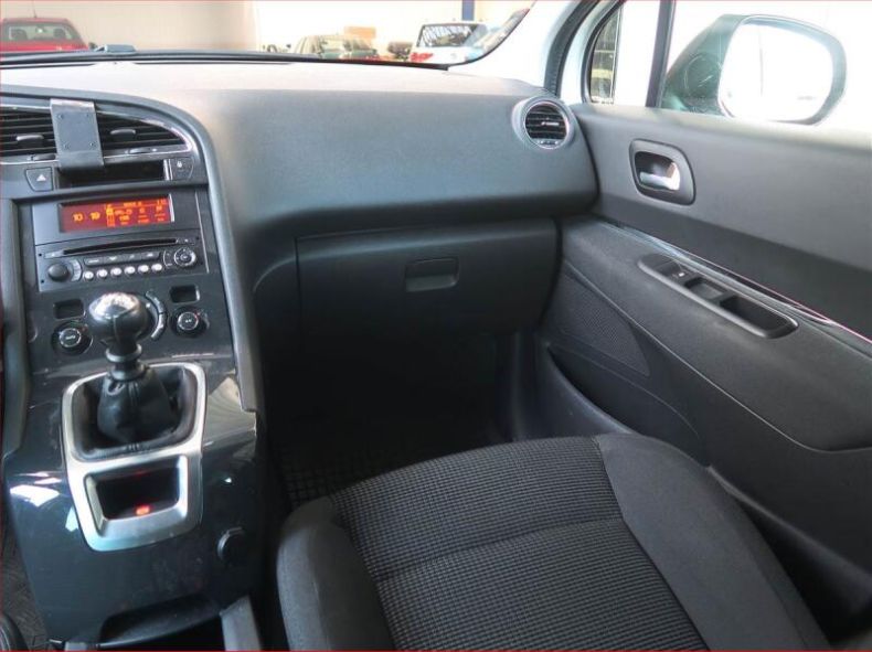 Peugeot 5008 - hlavní fotka