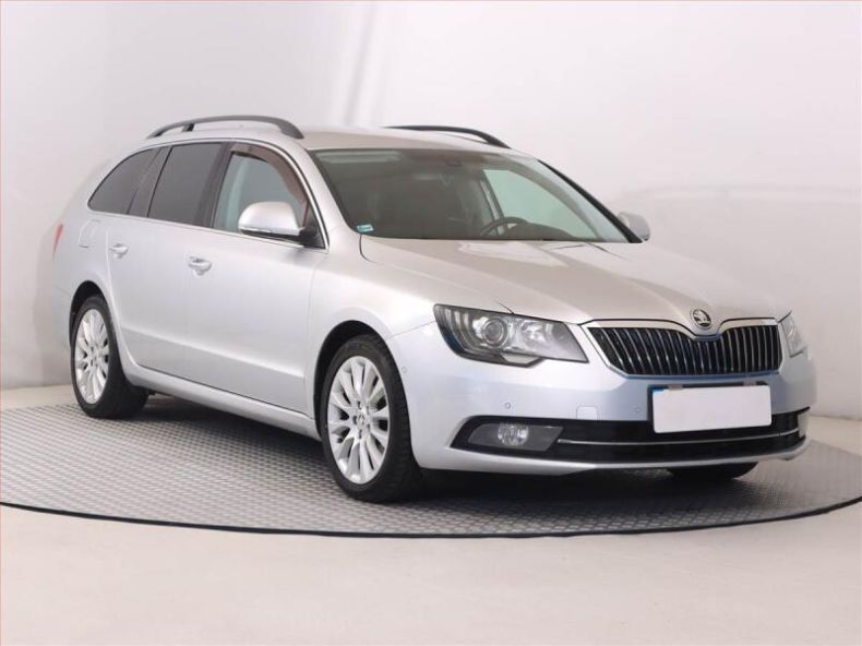 Škoda Superb - hlavní foto