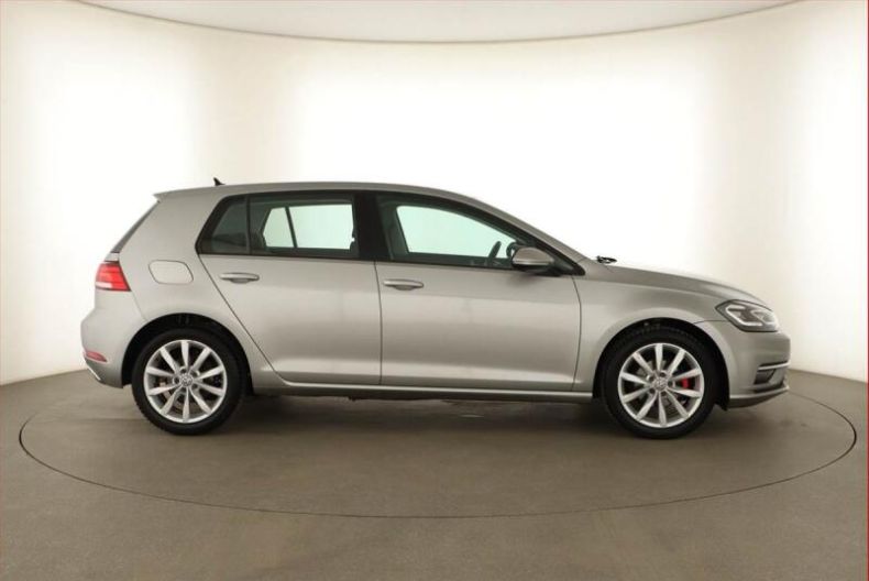 Volkswagen Golf - hlavní fotka