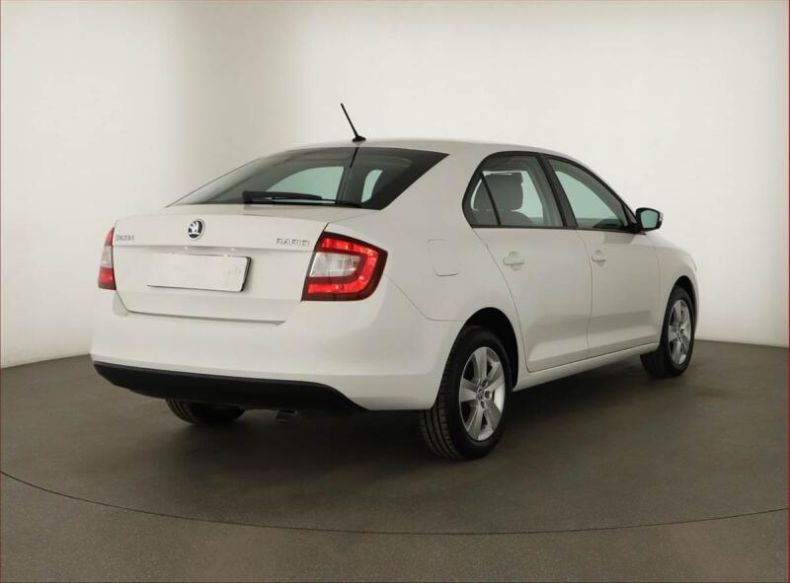 Škoda Rapid - hlavní fotka