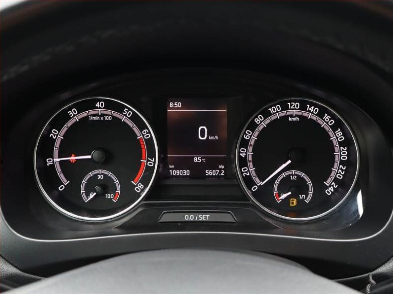 Škoda Rapid - hlavní fotka