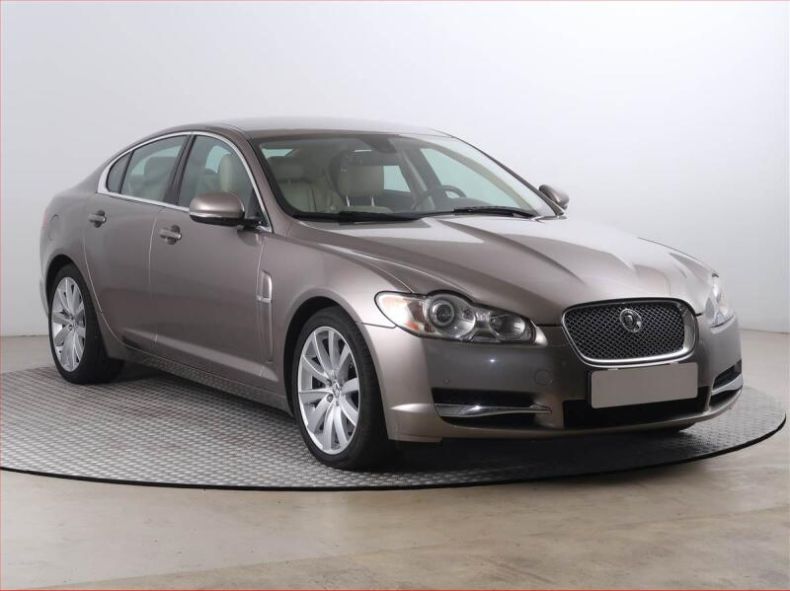 Jaguar XF - hlavní fotka