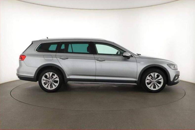 Volkswagen Passat - hlavní fotka